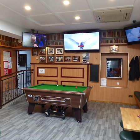The Red Lion Tavern سانت جاتين ديه بوا المظهر الخارجي الصورة